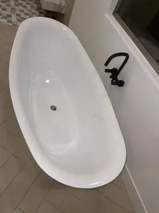 Bathtub after move-out cleaning